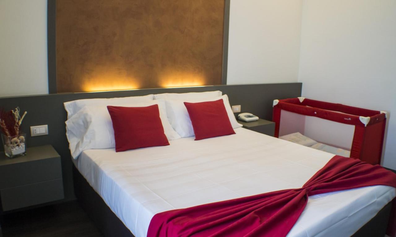Acapulco Hotel Cattolica Eksteriør billede