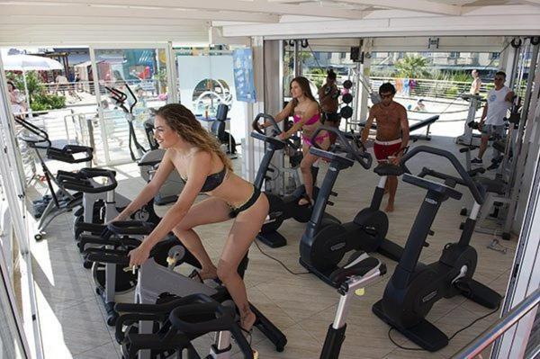 Acapulco Hotel Cattolica Eksteriør billede